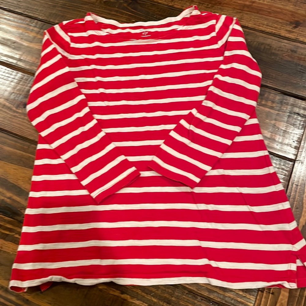 Old Navy long sleeve T-shirt. Excellent condition. Smoke free home. Red/white